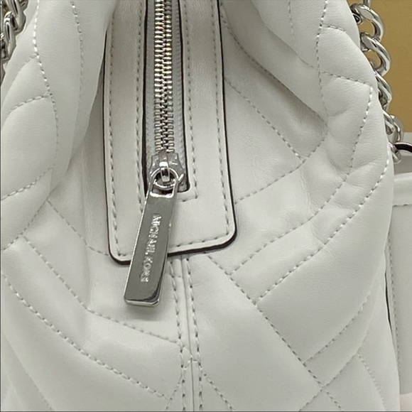 MICHAEL KORS PEYTON LARGE CHAIN SHOULDER TOTE
NWT - Picture 3 of 16